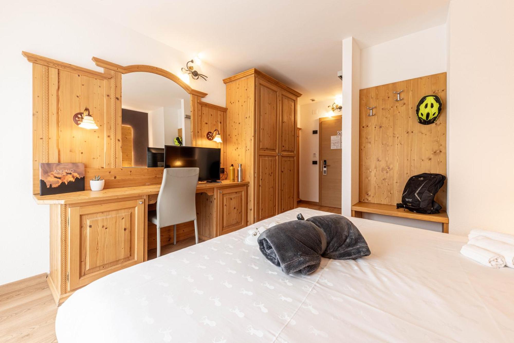 Hotel La Perla Андало Экстерьер фото